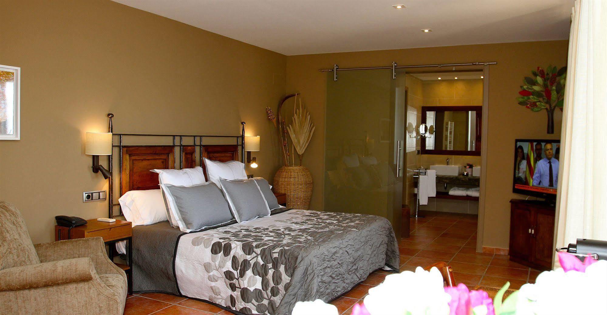 Hotel Restaurante El Ventos Sant Felíu de Pallarols Kültér fotó