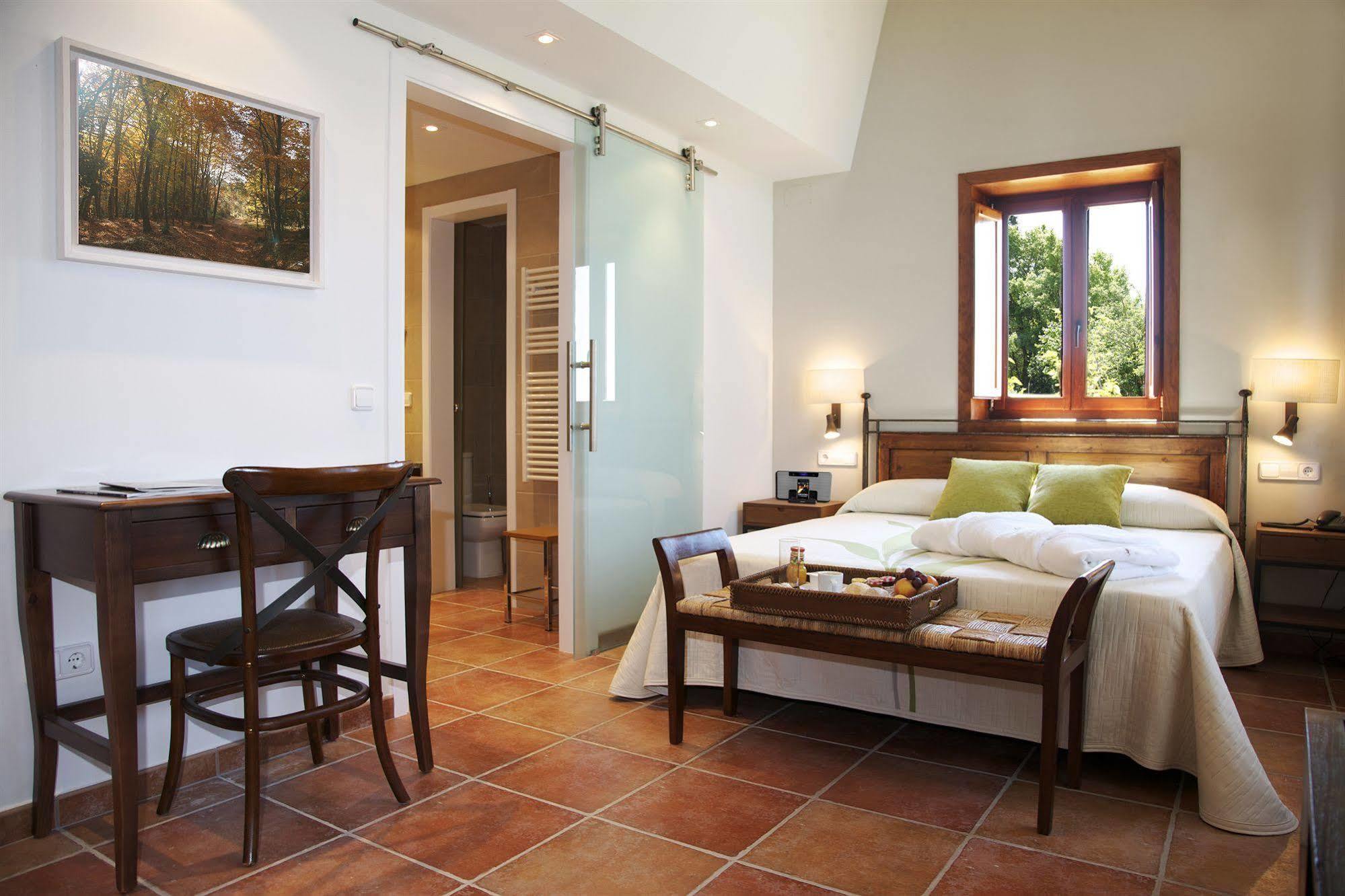 Hotel Restaurante El Ventos Sant Felíu de Pallarols Kültér fotó